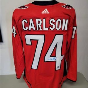Washington Capitals Autographed CARLSON Jersey.
